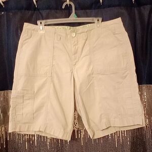 Lee Just Below The Waist Women's size 16 medium Cargo shorts